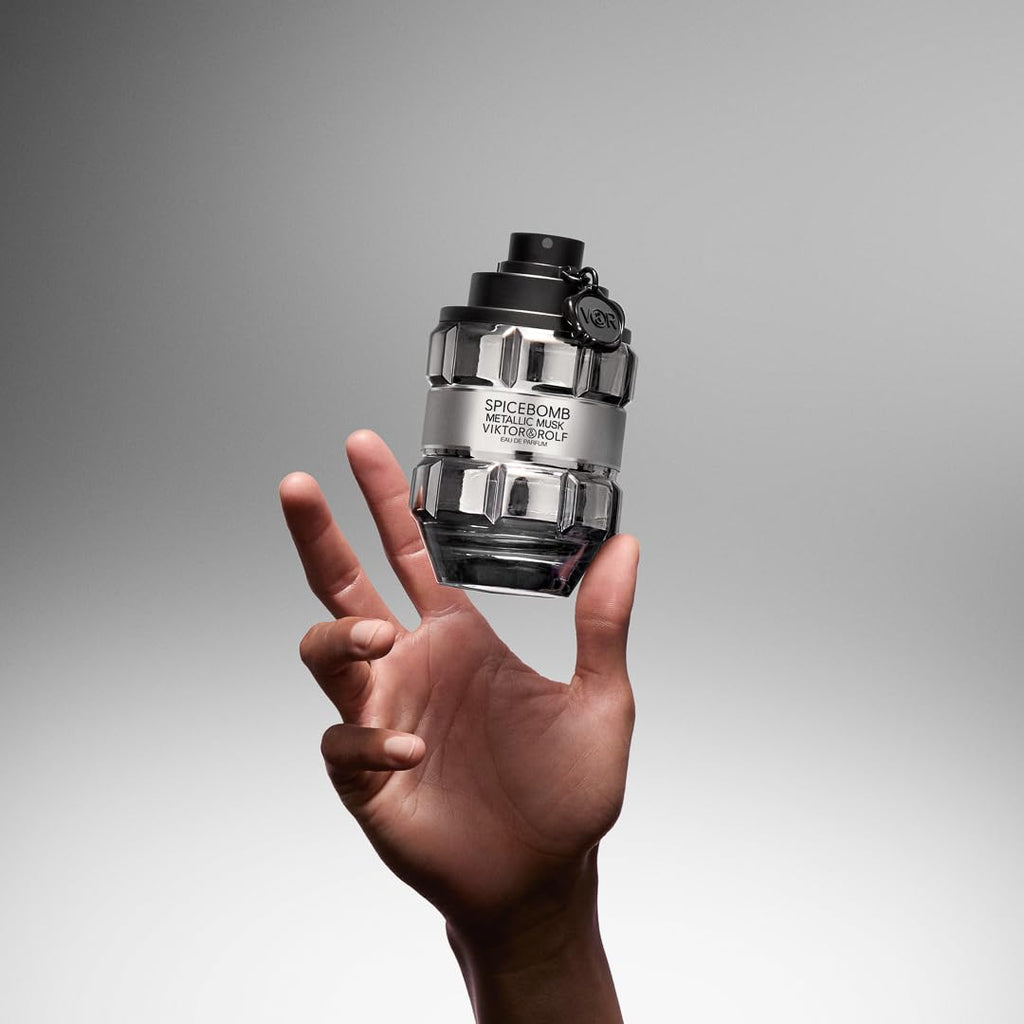 Hub Wavy Viktor & Rolf Spicebomb Metallic Musk unisex perfume bottle, 3 oz / 90 ml, with sleek metallic design.